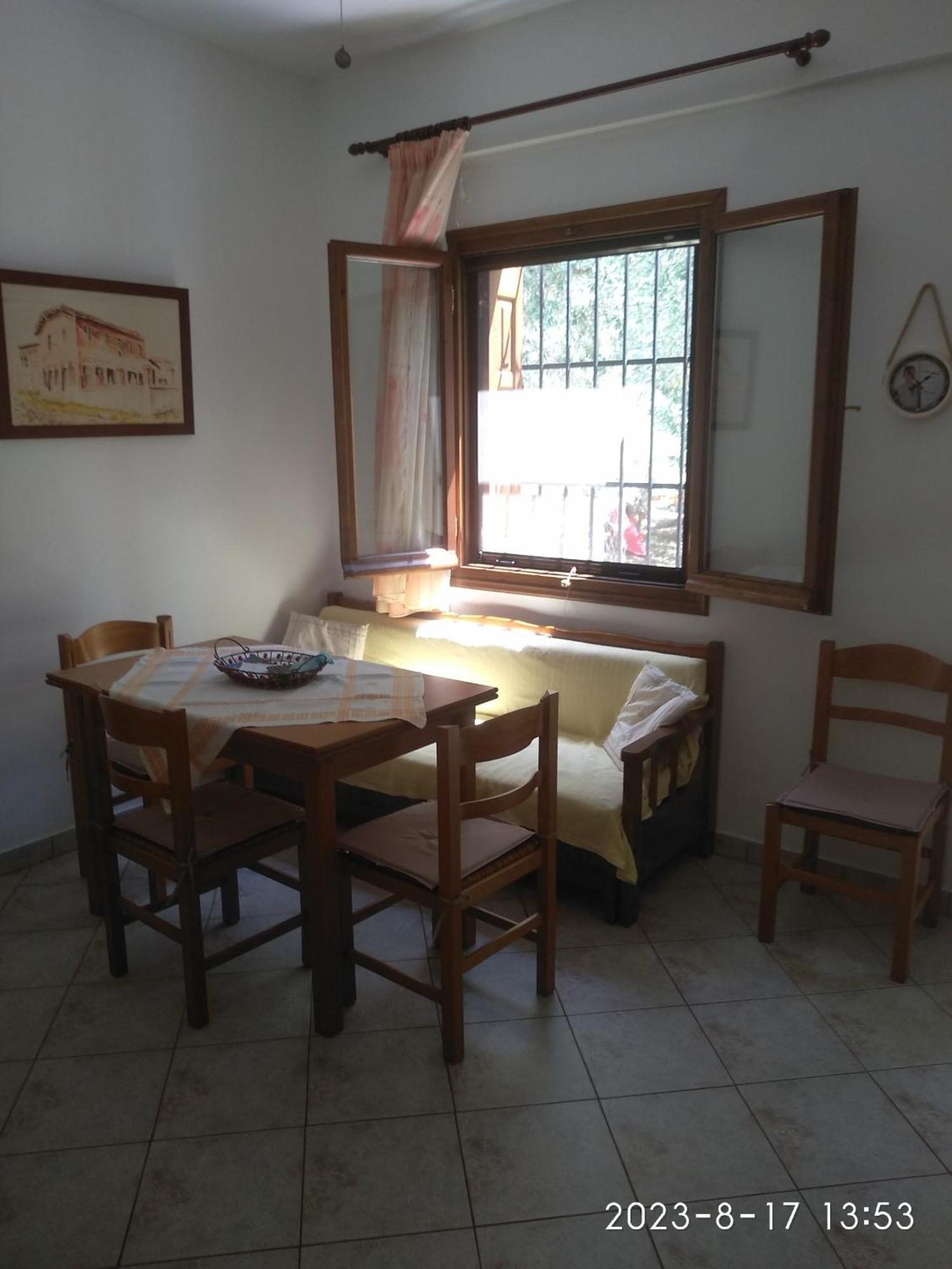 The Small House In The Olive Grove 레포카스트론 외부 사진