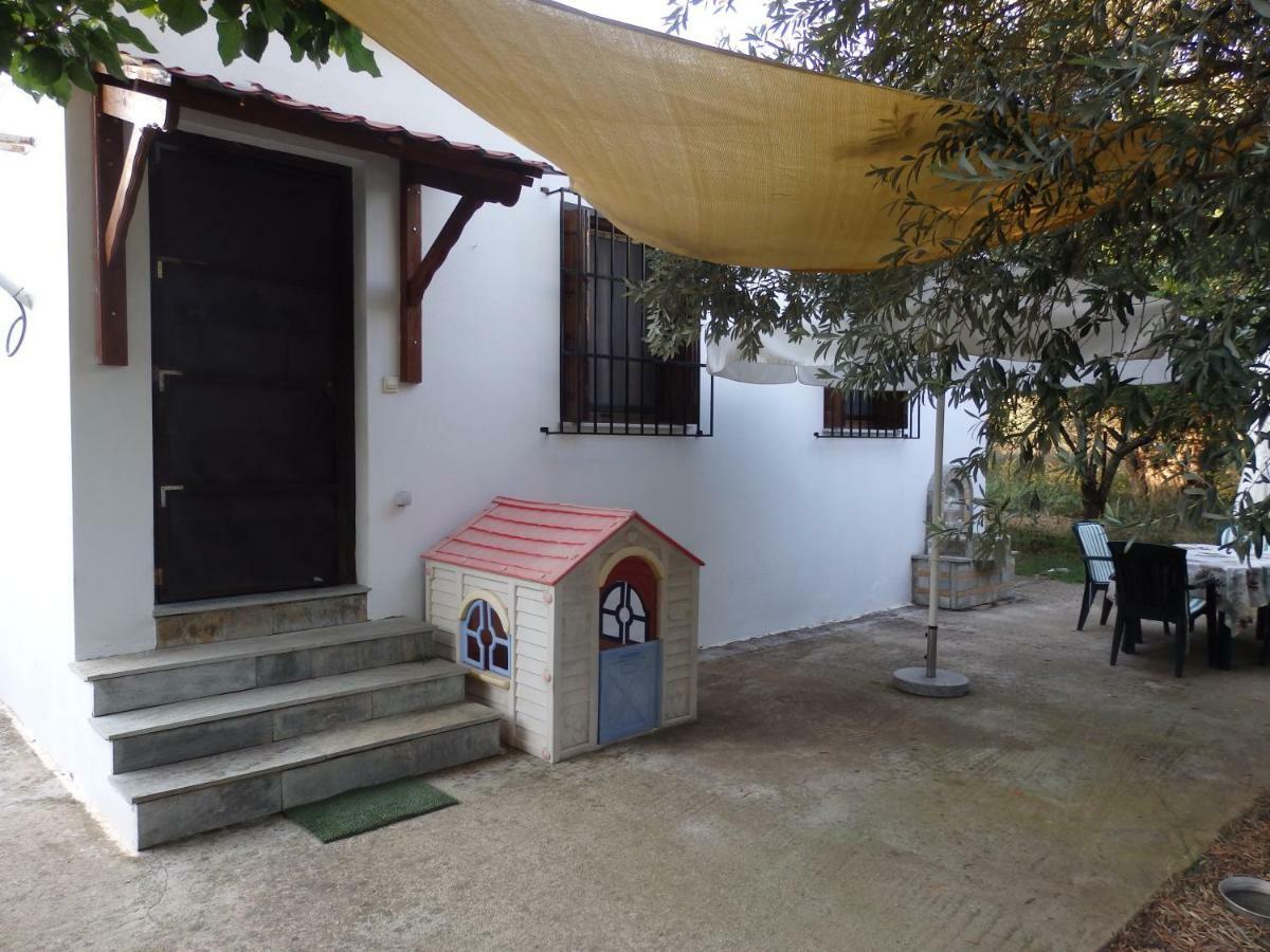 The Small House In The Olive Grove 레포카스트론 외부 사진
